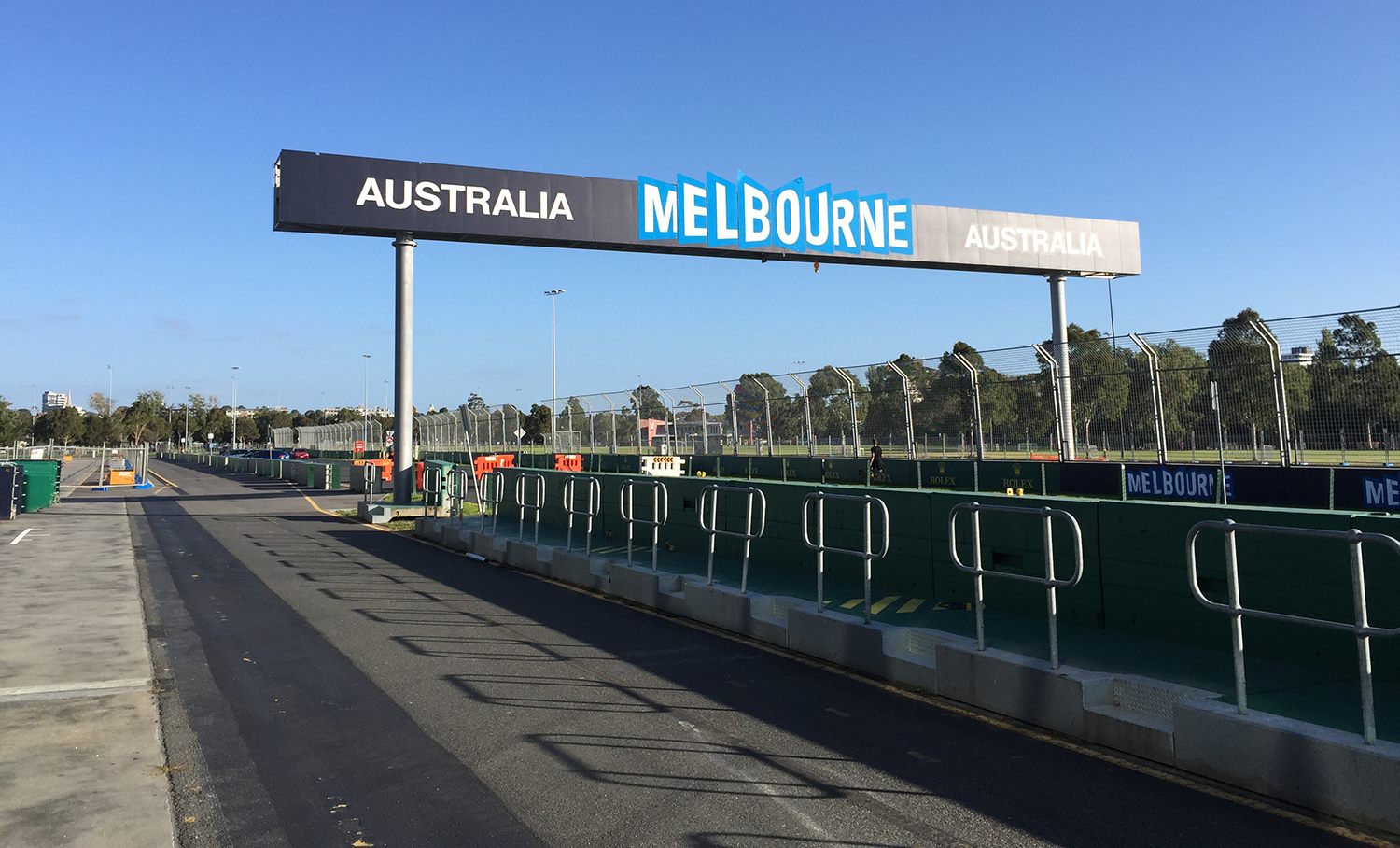 Friss képek a helyszínről: Melbourne rövidesen készen áll az F1 mezőnyének fogadására