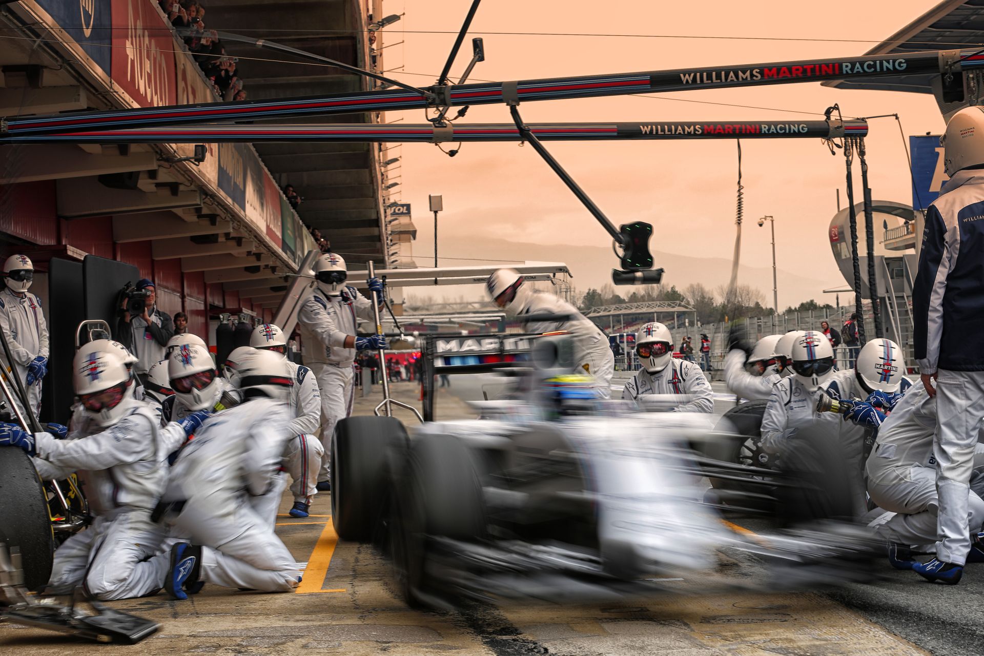Így cserél kereket a barcelonai teszten a Williams F1 Team: Videó