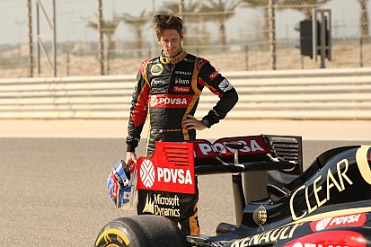 Grosjean alatt ismét megállt a technika: elfüstölt az E22 (képek)