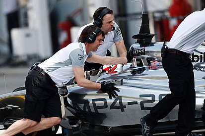 Dennis: ha nem engedheted meg magadnak az F1-et, menj máshova versenyezni