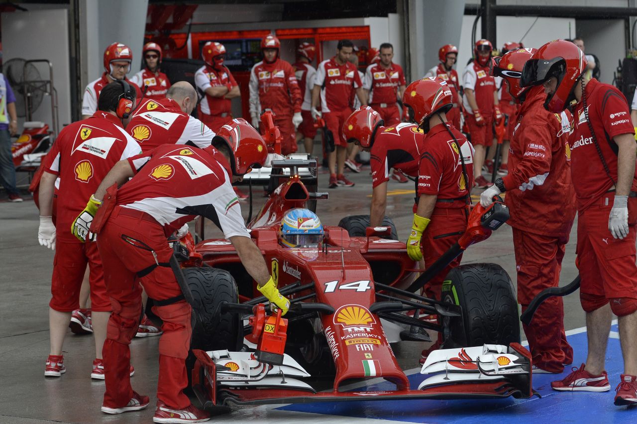 A Ferrari nem gyakorolta korábban a kormányösszekötő cseréjét: gratuláció Alonsónak