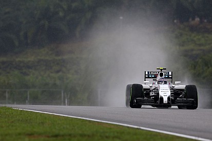 Bottas próbálta tartani a távot: három rajthely és két büntetőpont a vége
