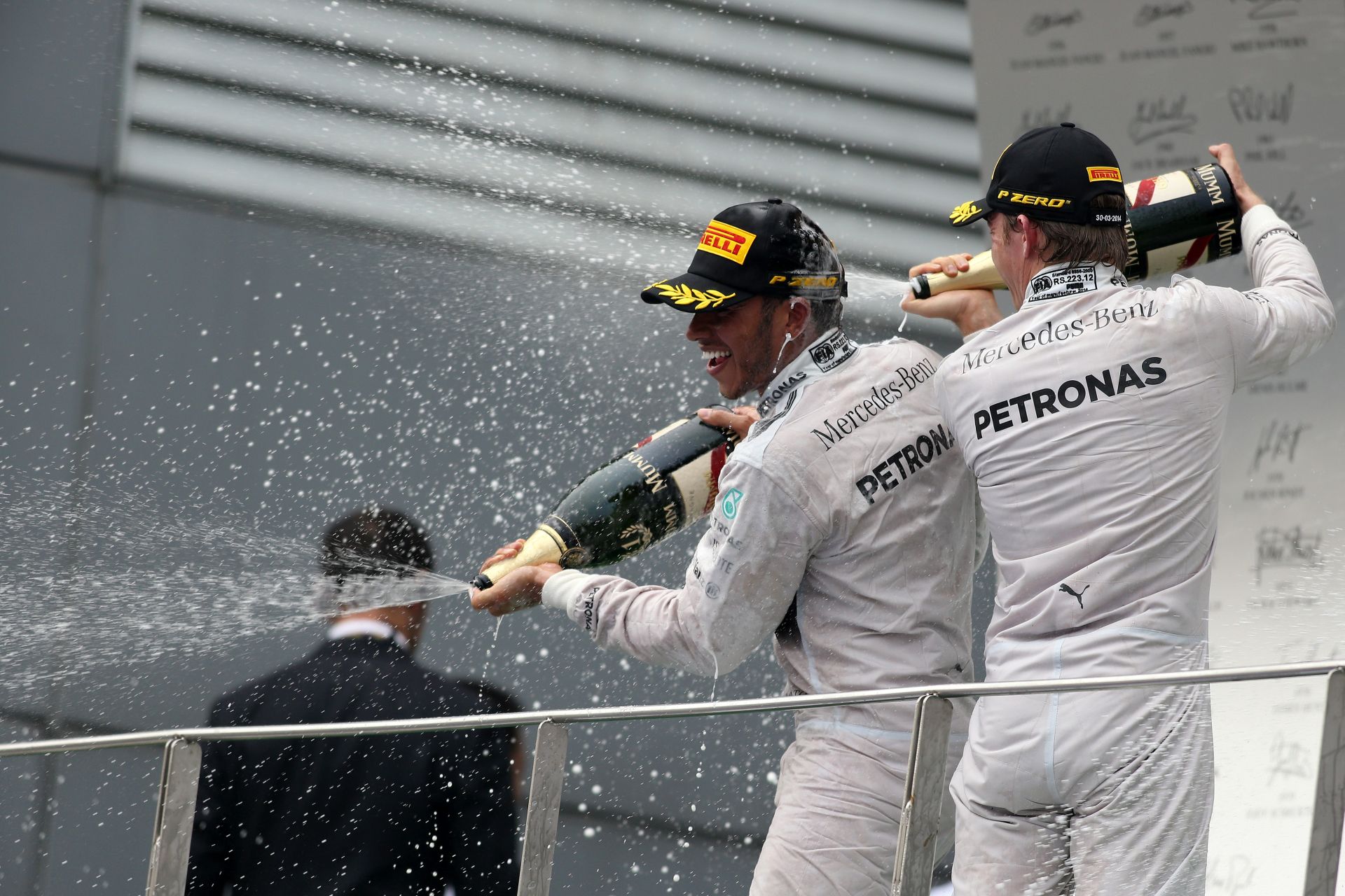 A Mercedesnél most Hamilton a sztár: Úgy ment a világbajnok, mint egy gép