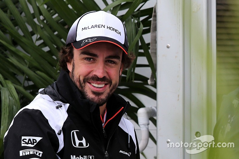 McLaren kan in 2017 titelkandidaat zijn, denkt Alonso