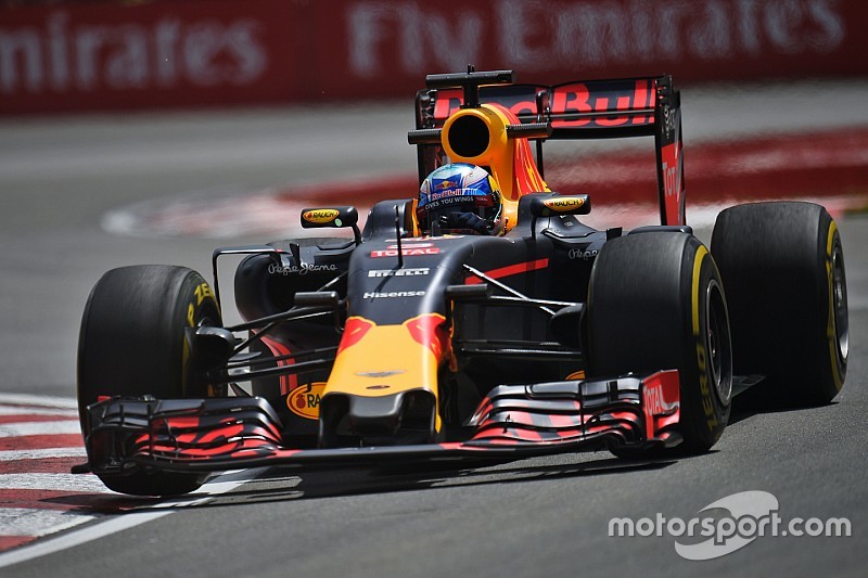 Ріккардо вважає, що в суботу Red Bull зможе побити Ferrari