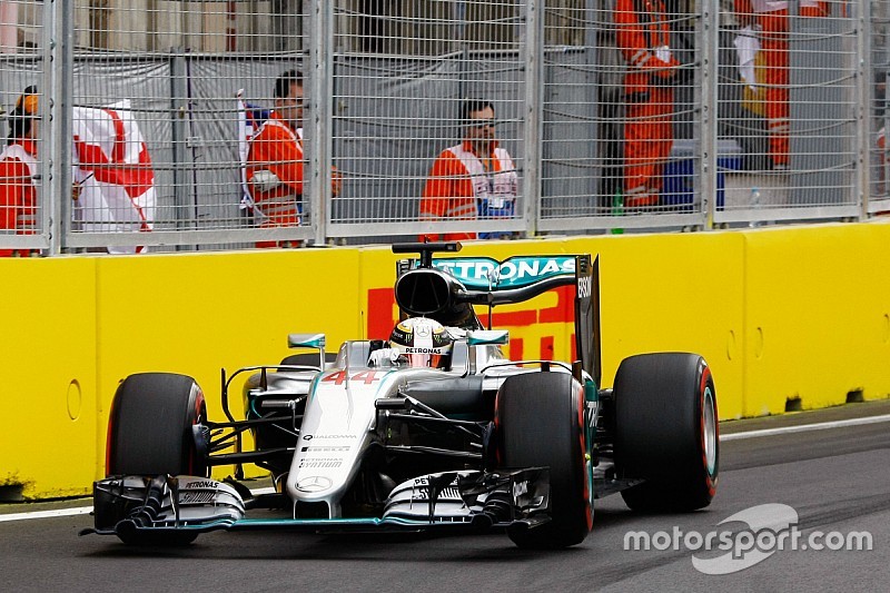 Hamilton può cambiare una gomma danneggiata in Q2 per la gara