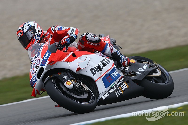 Assen, Libere 3: Dovizioso all'ultimo respiro. Lorenzo scivola
