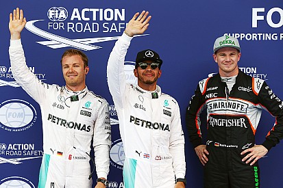 Hamilton verovert pole op opdrogende baan, Verstappen negende
