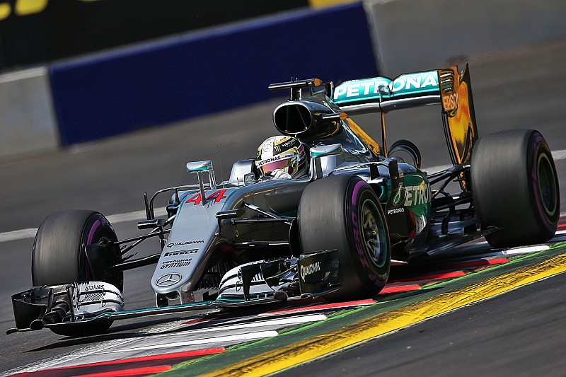 Hamilton non si fa parcheggiare da Rosberg e vince il GP d'Austria