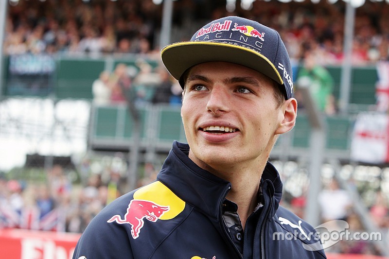 Verstappen blij met besluit Mercedes om geen teamorders te gebruiken