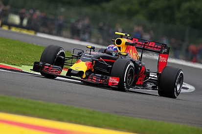 Verstappen: "Non siamo troppo lontani dalla Mercedes"