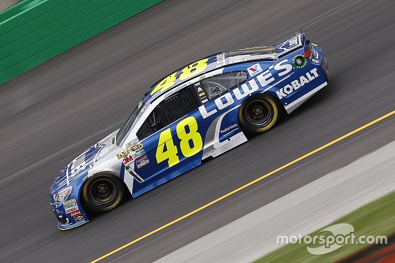 El mal clima interrumpe la práctica de NASCAR