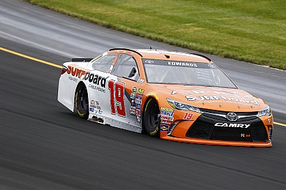 Carl Edwards fue el más veloz en la tercera práctica en Kentucky