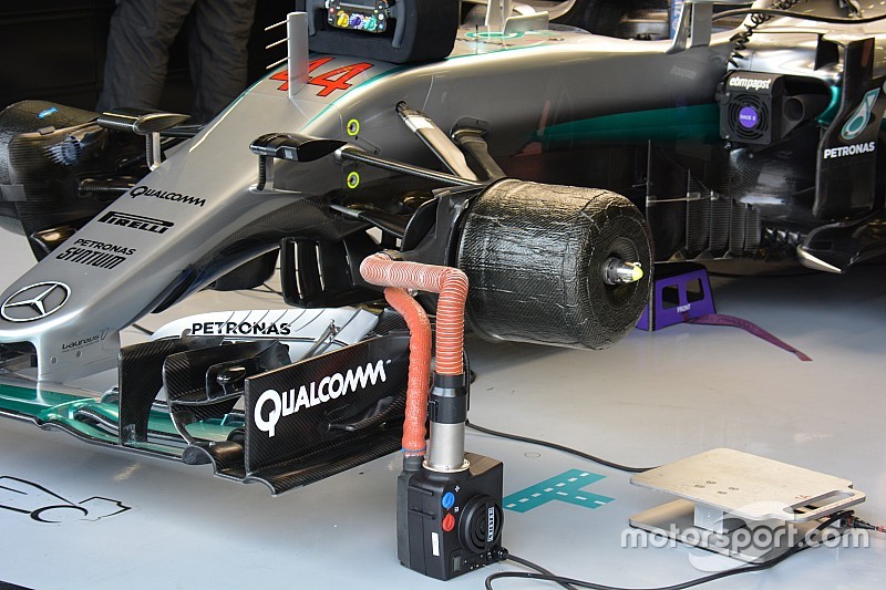 Mercedes: il phon che scalda i dischi anche prima delle qualifiche