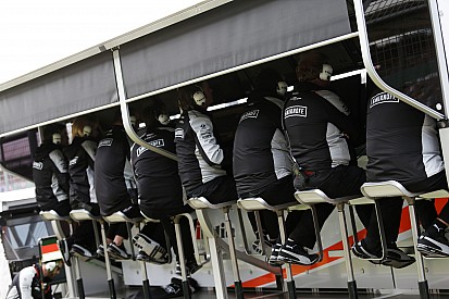 Force India: "La regla de las radios es ridícula"