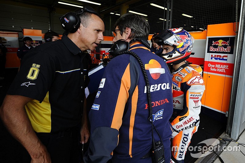 Warm-up Duitse GP: Pedrosa snel in de regen, Marquez crasht