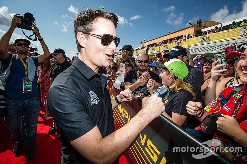 Jeff Gordon regresa a NASCAR