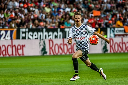 Benefizkick für Schumi mit Häkkinen, Nowitzki, Vettel und Co.