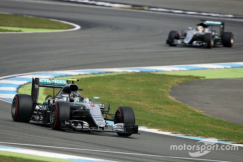Rosberg opent als snelste in Duitsland, Verstappen vijfde