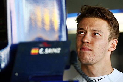 Kvyat sufre en Toro Rosso