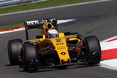FIA onderzoekt losgeschoten headrest van Kevin Magnussen