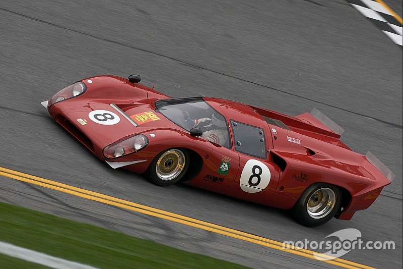Flink aantal prototypes in actie tijdens Historic Grand Prix Zandvoort