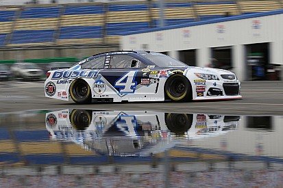 Qualifiche cancellate per maltempo, Harvick in pole d'ufficio.