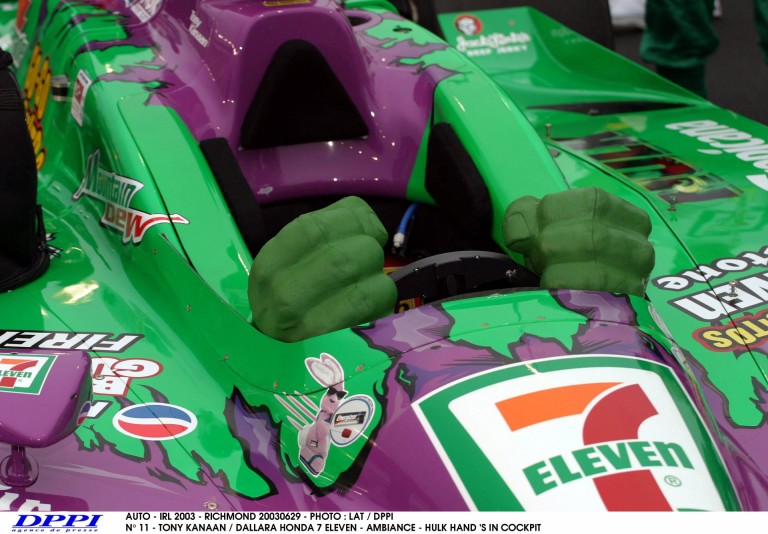 Hülkenberg Hulk-os tortát kapott 100. F1-es versenyére - mint egy szuperhős!