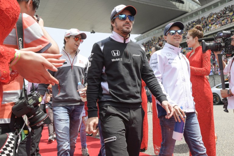 Alonso szép csendben edz a hazai nagydíjára