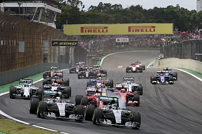 Máris itt a Heineken festésű F1-es autó