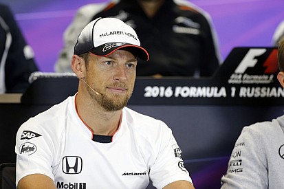 Button barátnője beköszönt Monacóból: ultra-szexi