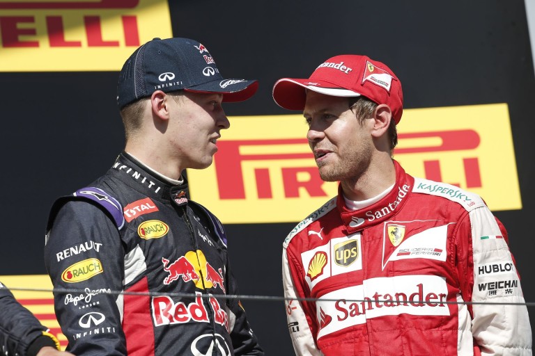 Kvyat Vettellel és Räikkönennel beszélgetett Monacóban - az orosz látszólag visszafogta magát!