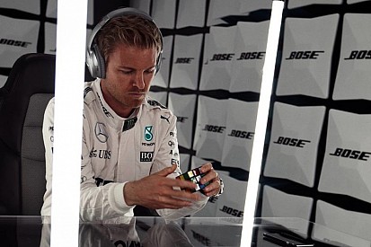 Rosberg a BOSE-nál járt Bostonban - a Rubik kocka sem maradhatott el