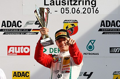 Úgy tűnik, Schumacher fia nem örökölte apja futballtudását