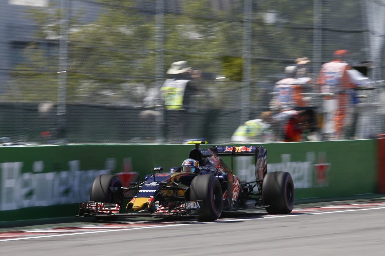 Sainz az első áldozata idén a Bajnokok Falának - zúzás a Q2-ben
