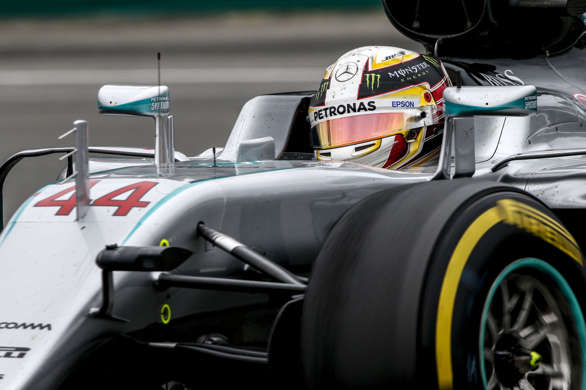 Több mint 110 kanadai jávorszarvas nehezedett Hamilton fékpedáljára vasárnap