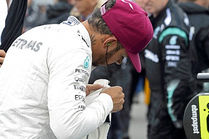 Tündéri videó: Hamilton és a csöppségek