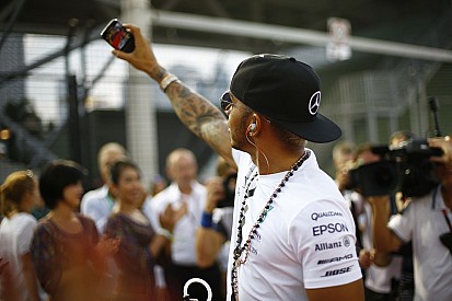 Hamilton rendkívül büszke a testére: a nők álma?