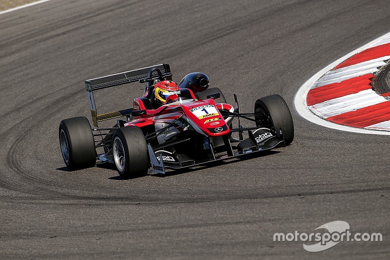 F3 Nürburgring: Stroll dominant naar zege in eerste race