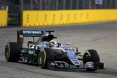 Hamilton se olvida de los problemas de Singapur 2015