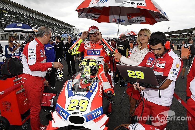 Iannone confía en que los médicos de Motorland le dejen correr