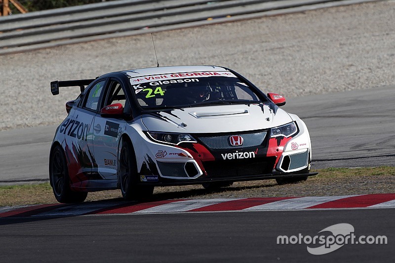 TCR Sepang: Gleason wint, olielek treft Pastorelli