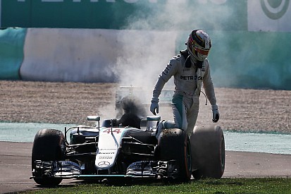 Hamilton exige respuestas: "Alguien no quiere que yo gane"