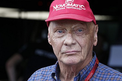 A Hamiltonnal együttérző Lauda: "Vettel Verstappen-típusú rajtot vett. Értelmetlen egy négyszeres bajnoktól..."