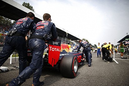 A Red Bull túl agresszívre állította be Verstappen kocsiját, ezért a rossz rajt
