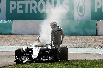 Mercedes: "Geen verband tussen motorproblemen Hamilton"