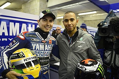 Lorenzo probará el Mercedes de Hamilton en Silverstone