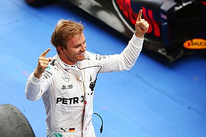 Rosberg: "Son 33 puntos, pero seguiré carrera a carrera"