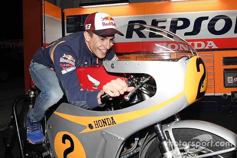 Márquez: “Ojalá en unos años pueda ser como Rossi”