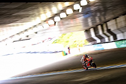 Marquez aanvoerder in derde training op Motegi, highsider Lorenzo